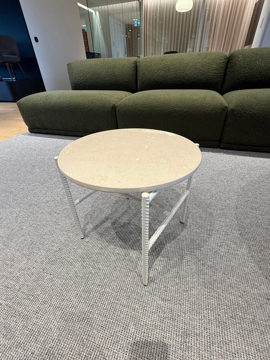 Rebar Side Table - Beige en marbre