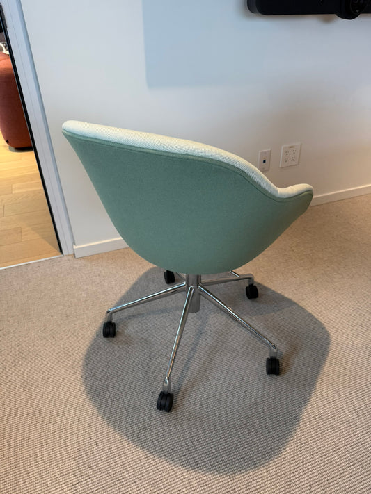 About A Chair 153 Task Chair