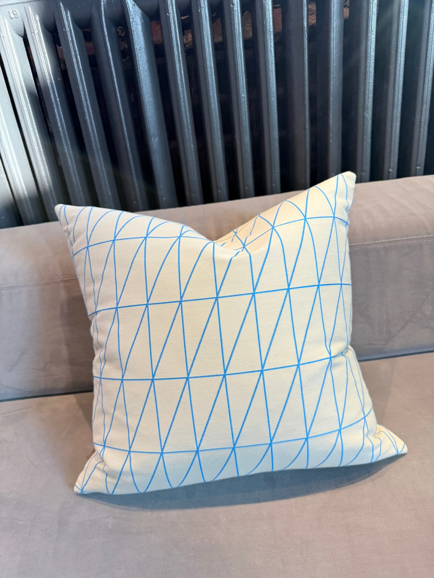 Coussin Maharam - Bright Angle Pillow by Scholten & Baijings