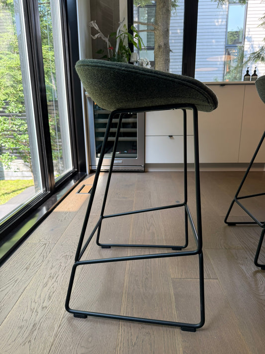 About A Stool - HAY - rembourré Divina olive