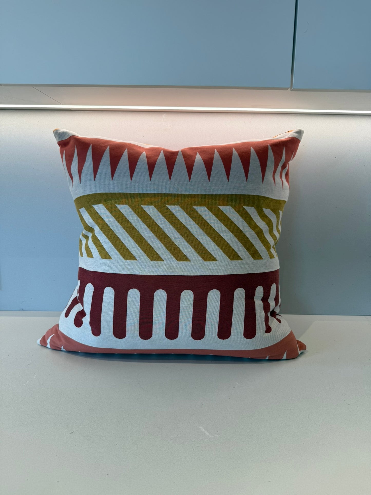 Coussin décoratif custom avec tissu Alexander Girard