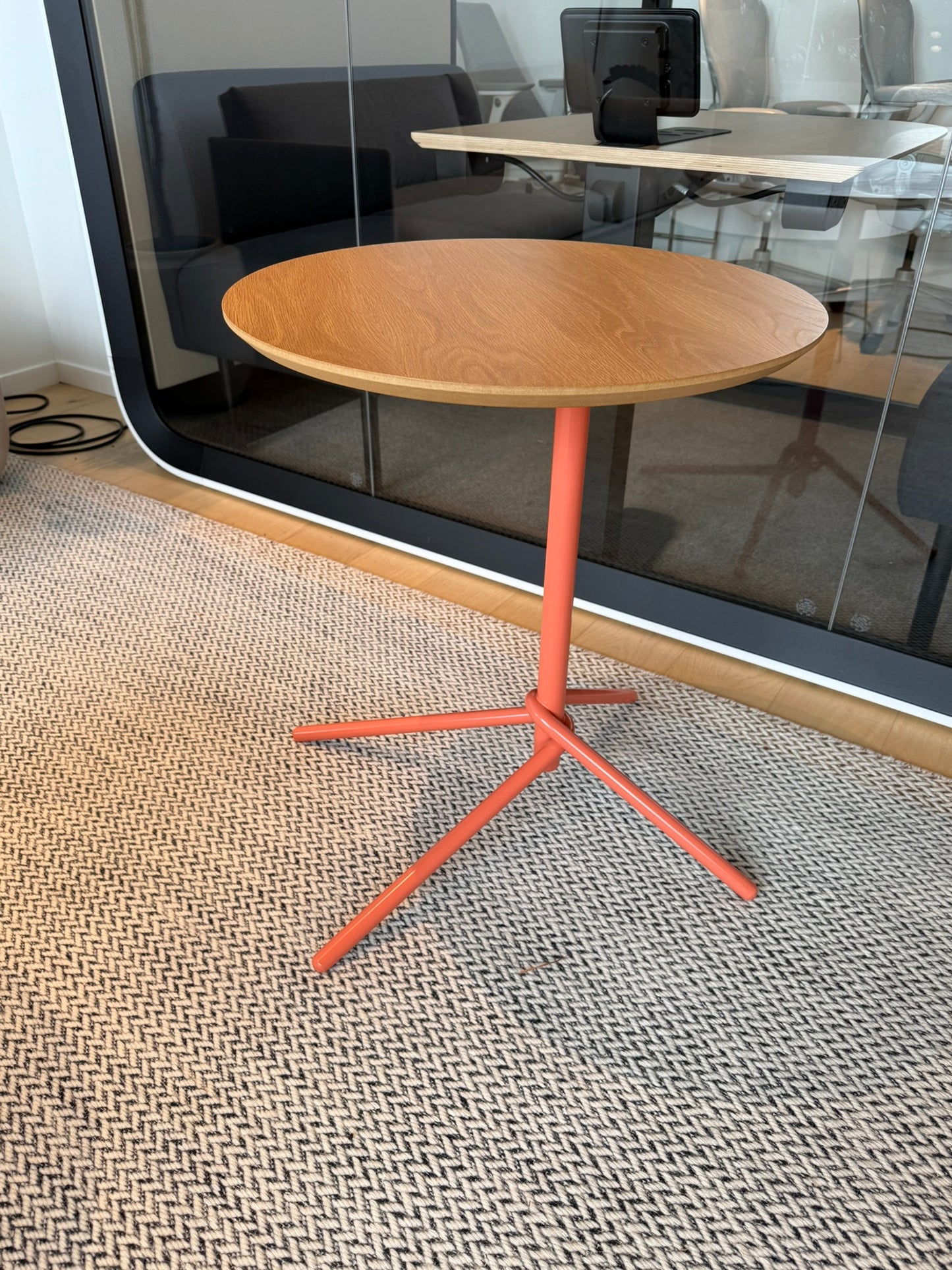 Knot table - Naughtone
