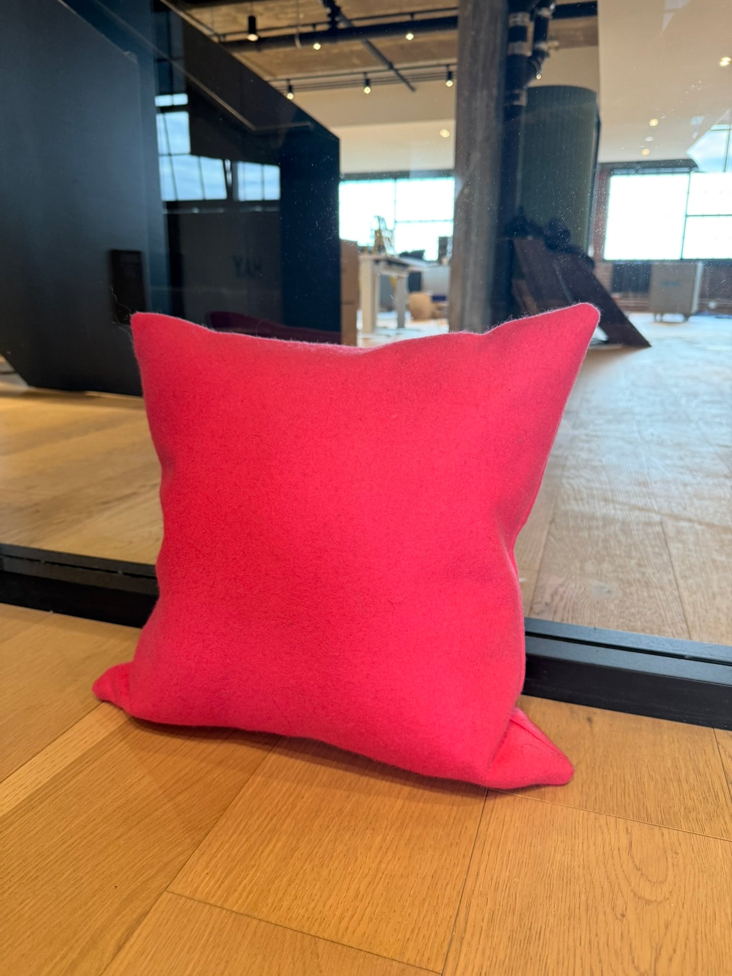 Coussin custom Divina Rose vif - Kvadrat